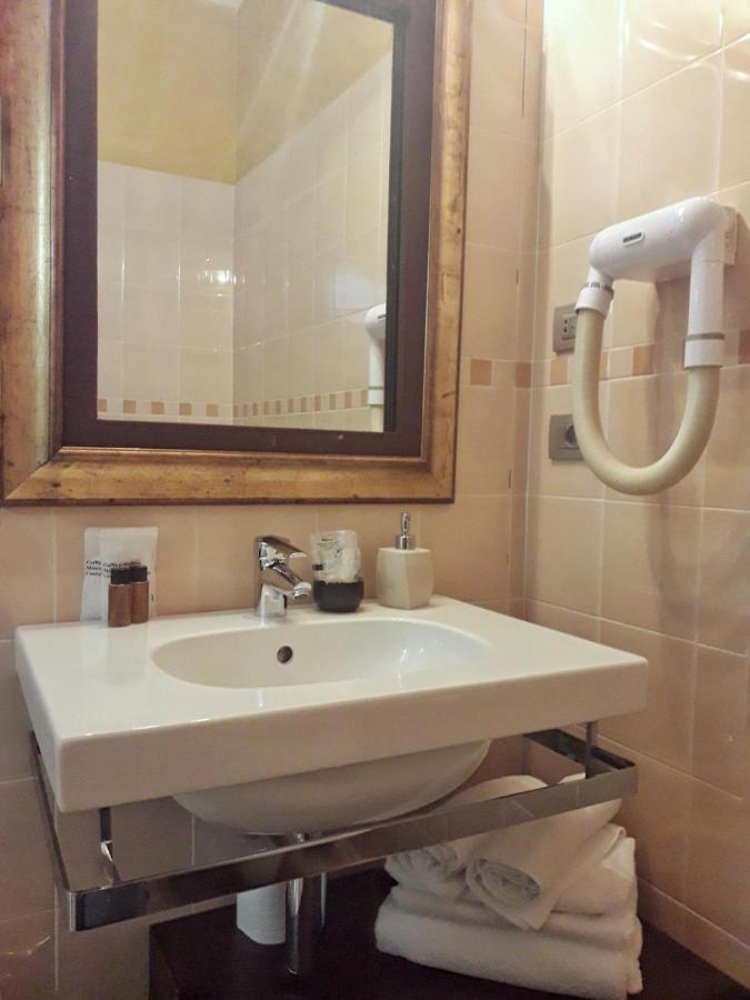 Cortiletto D'Alba Camere Con Ristorante Exterior photo