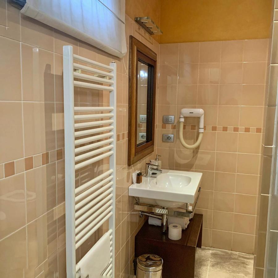 Cortiletto D'Alba Camere Con Ristorante Exterior photo